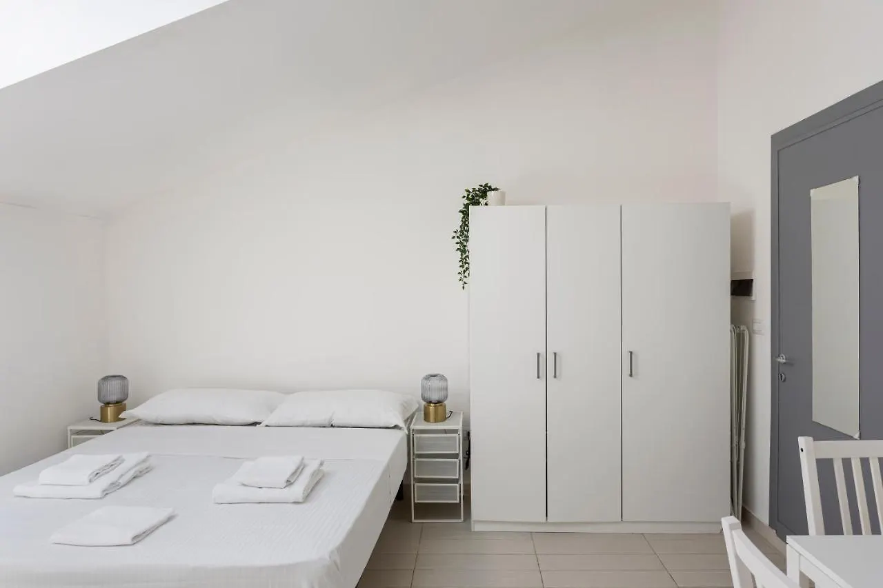 شقة ميلان  في Studio Apt - Duomo 6 0*,