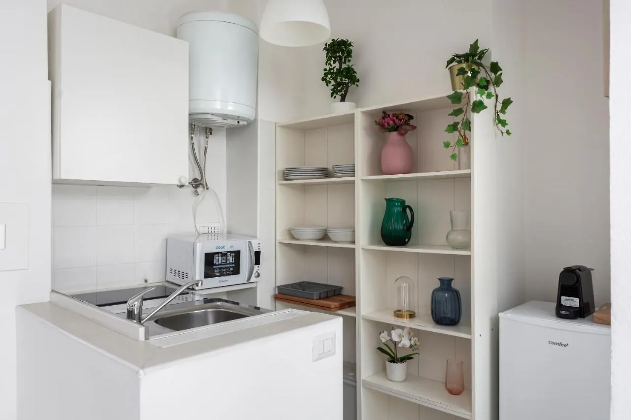 דירות מילאנו Studio Apt - Duomo 6 0*,  איטליה
